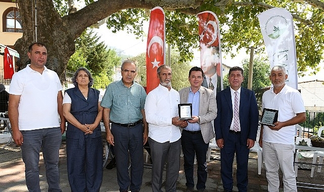 Osmangazi'nin gönüllü temizlik elçilerine teşekkür plaketi