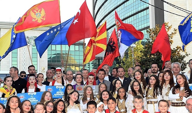 Osmangazi'de Uluslararası Balkan Festivali renkli görüntülerle start aldı
