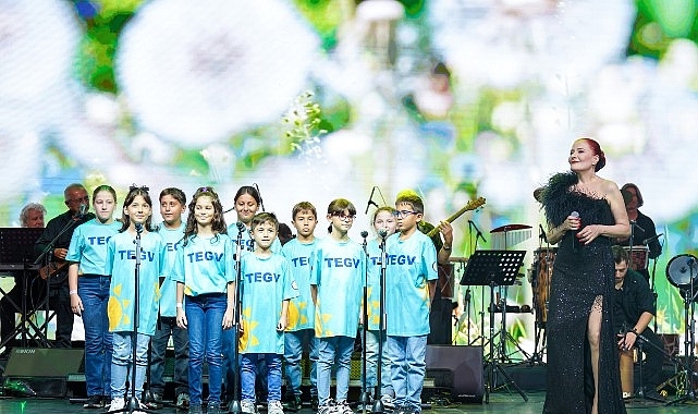 Harbiye'de unutulmaz gece:   Candan Erçetin ve TEGV'li çocuklar aynı sahnedeydi