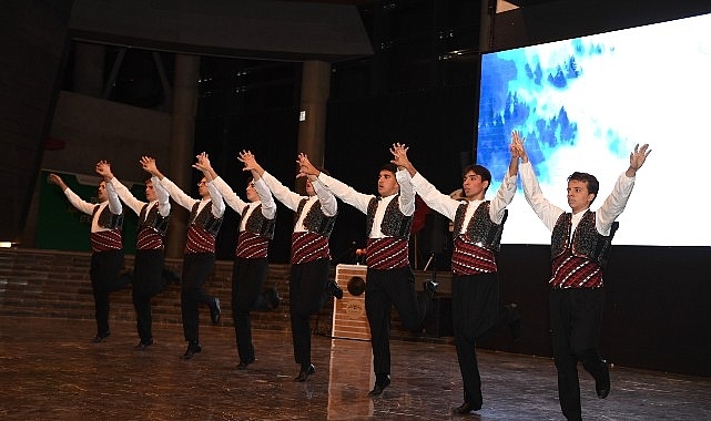 Atatürk'ün Bursa'ya gelişinin 103'üncü yıl dönümü Osmangazi'de muhteşem gösteriyle kutlandı