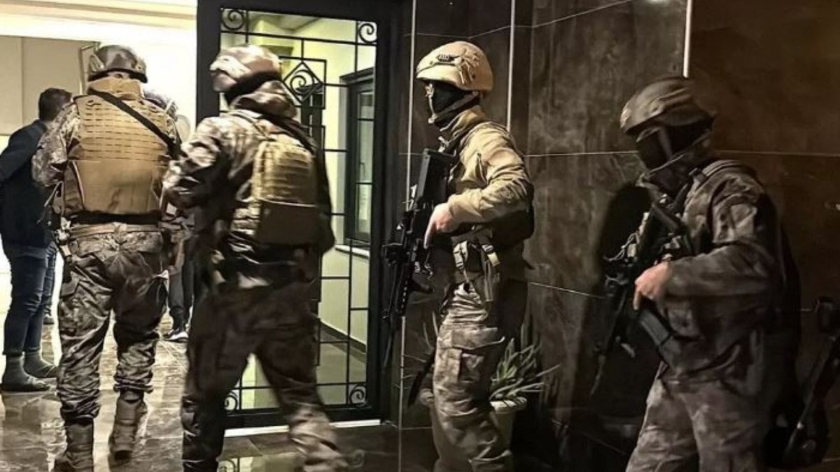 Adıyaman dahil 63 ilde uyuşturucu operasyonu: 1,3 ton madde ele geçirildi, 162 tutuklama  - Videolu Haber