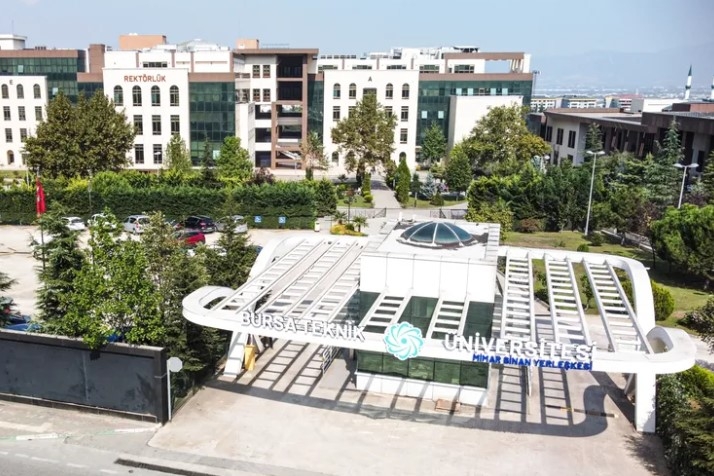 BTÜ, Türkiye'nin En Hızlı Yükselen İkinci Üniversitesi Unvanını Aldı